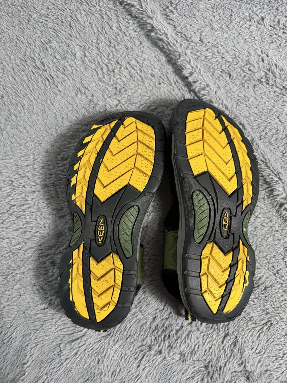 Keen Sandals Women's Size 8 Green Waterproof Slip On Closed Toe Hiking Outdoor